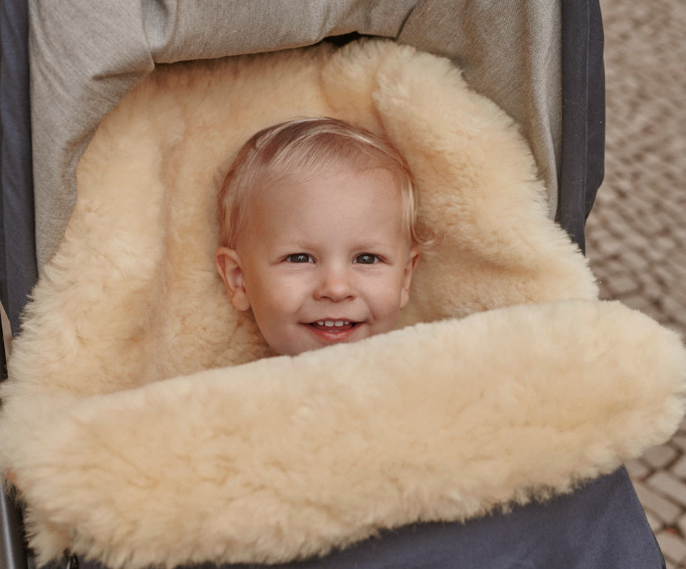 EMIL lambskin footmuff