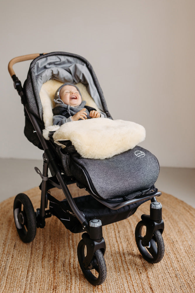 EMIL lambskin footmuff